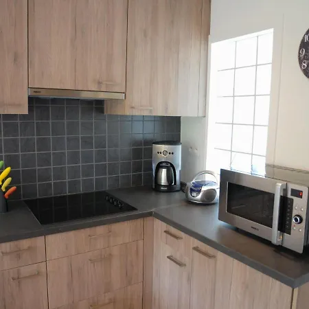 Snug Holiday In With Garden Holiday home